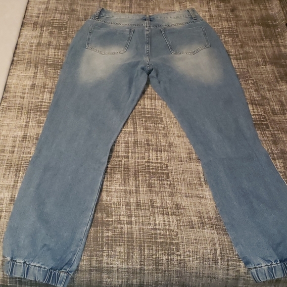 Gorgeous Bleach Wash Ripped Jeans - Picture 3 of 5